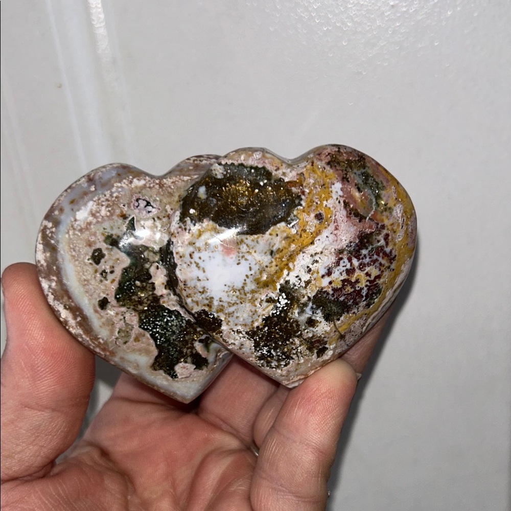 Double Heart-Shaped Stone Decor